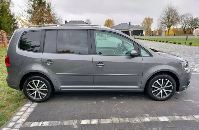 VOLKSWAGEN Touran 