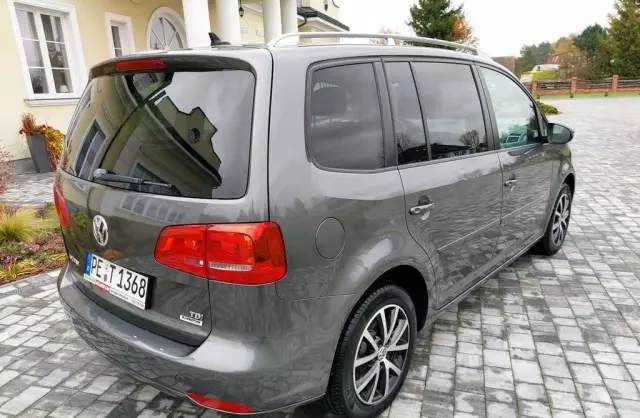 VOLKSWAGEN Touran 