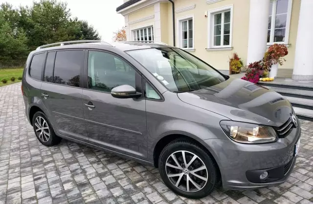 VOLKSWAGEN Touran 