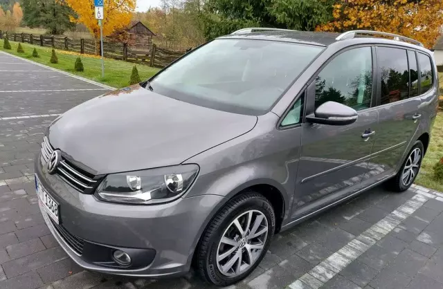 VOLKSWAGEN Touran 