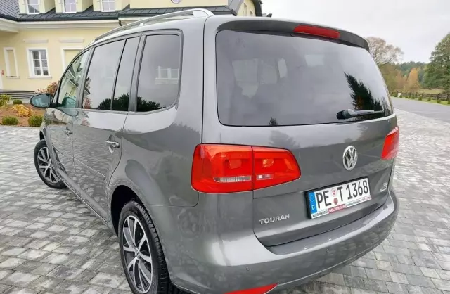 VOLKSWAGEN Touran 