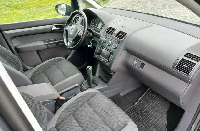 VOLKSWAGEN Touran 