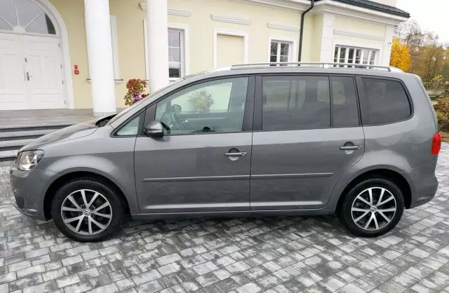 VOLKSWAGEN Touran 