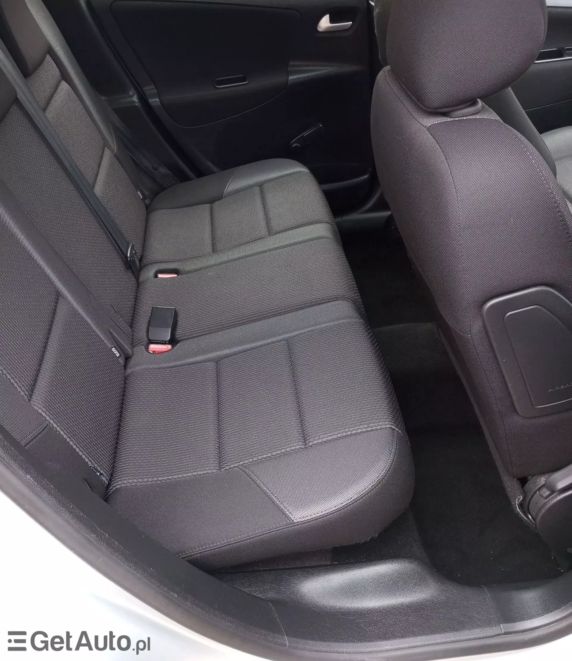 PEUGEOT 207 1.4 i (75 KM)