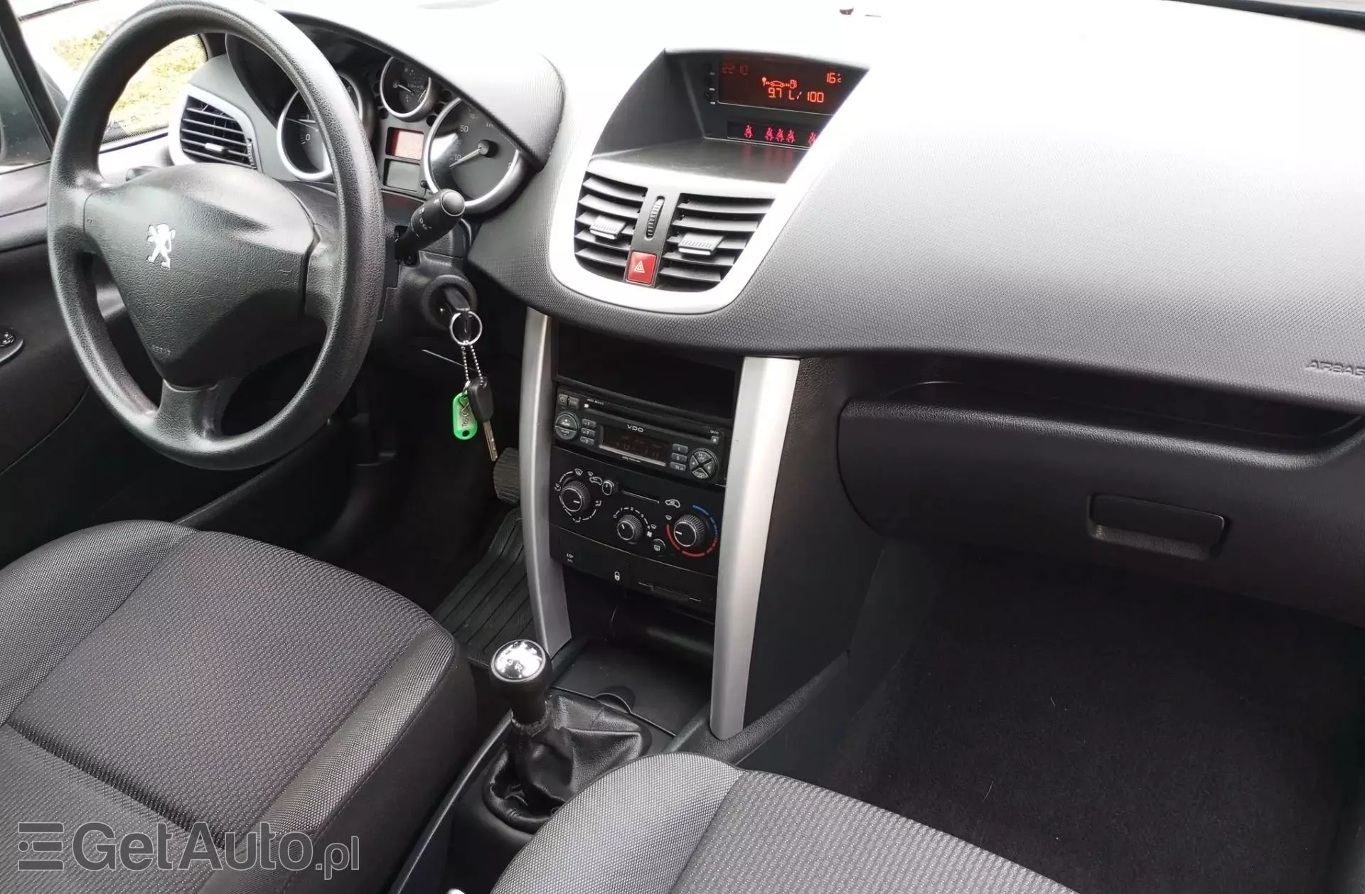 PEUGEOT 207 1.4 i (75 KM)