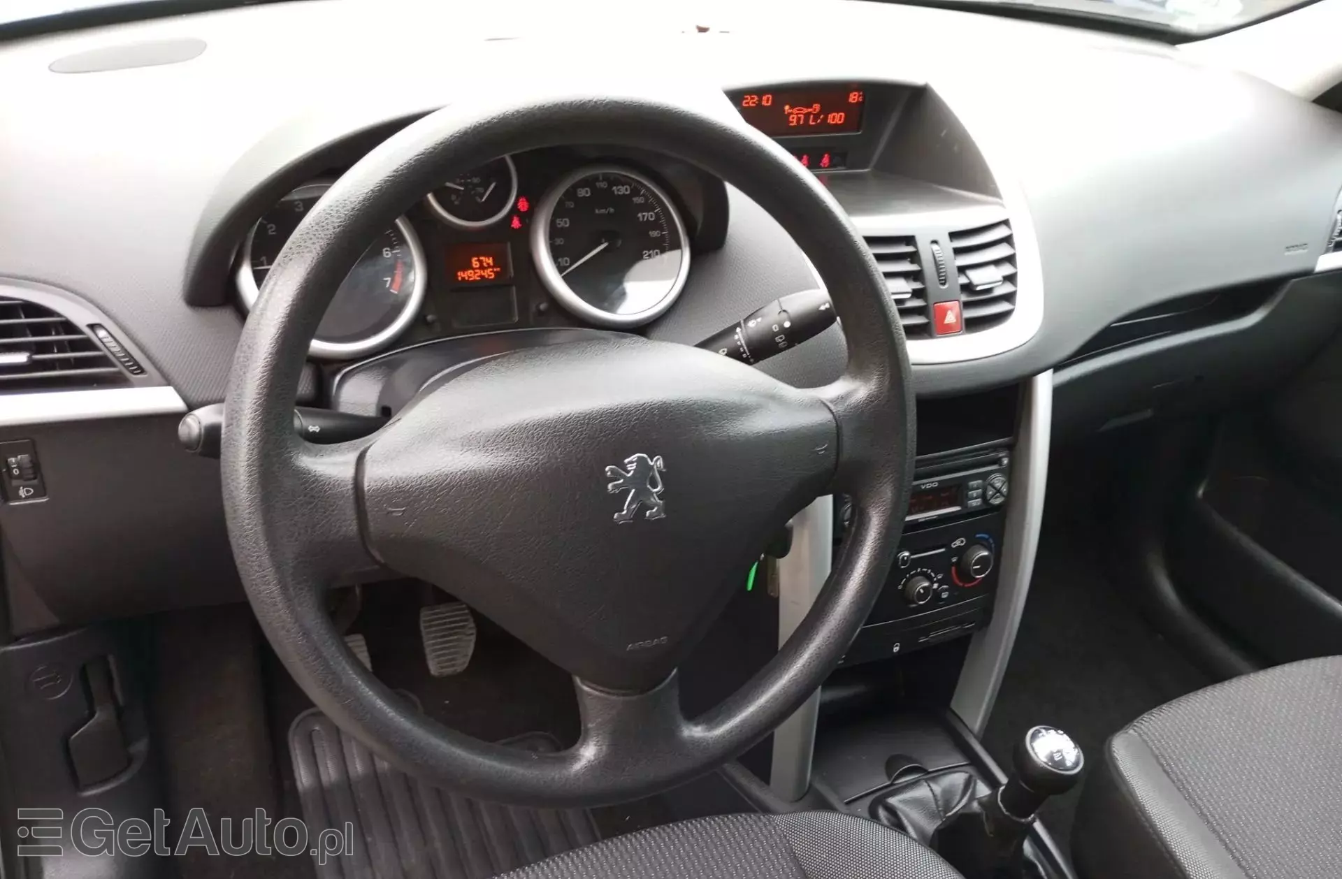 PEUGEOT 207 1.4 i (75 KM)