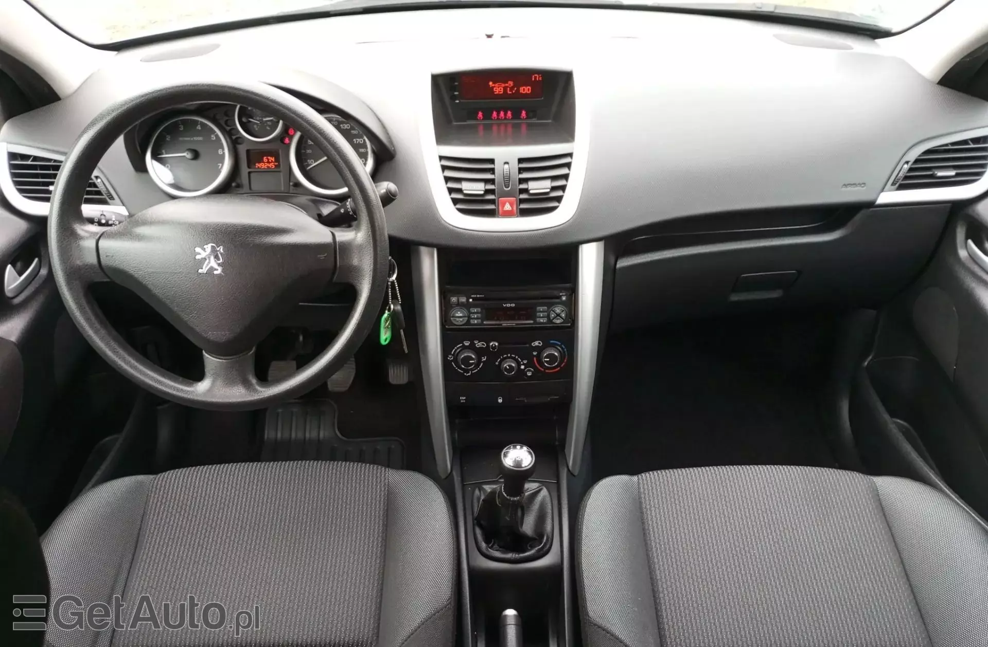 PEUGEOT 207 1.4 i (75 KM)