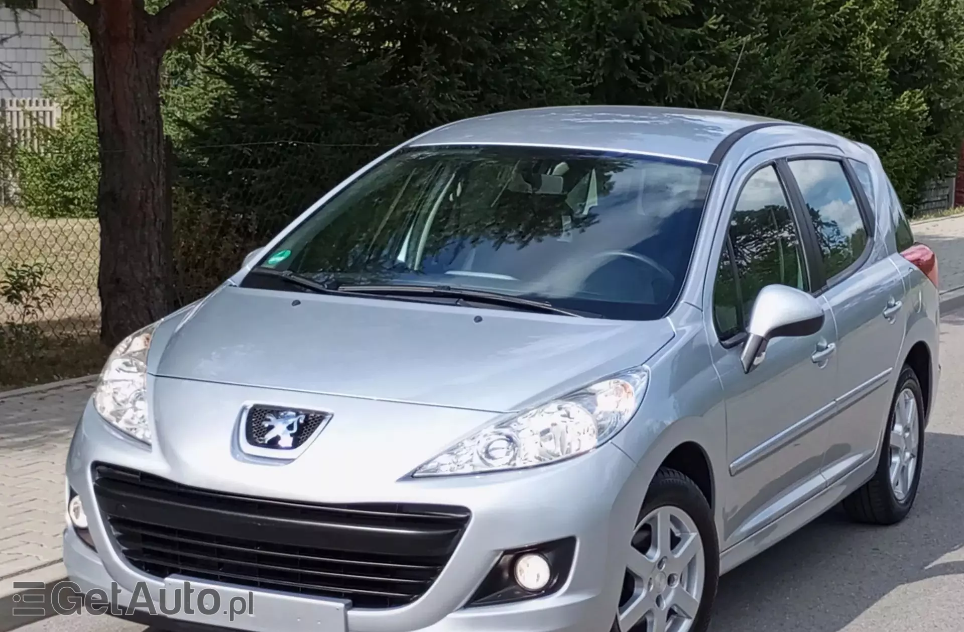PEUGEOT 207 1.4 i (75 KM)