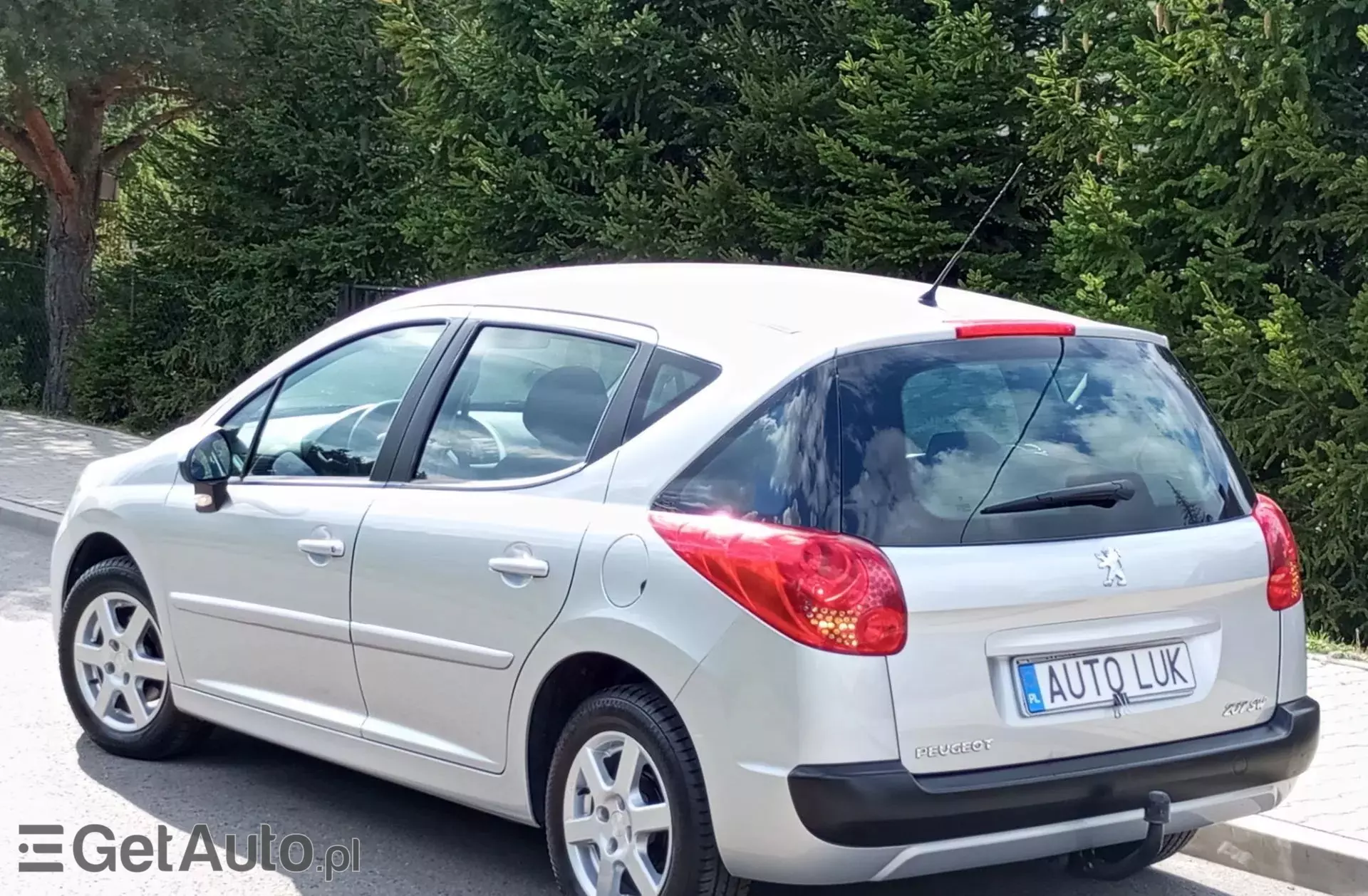 PEUGEOT 207 1.4 i (75 KM)