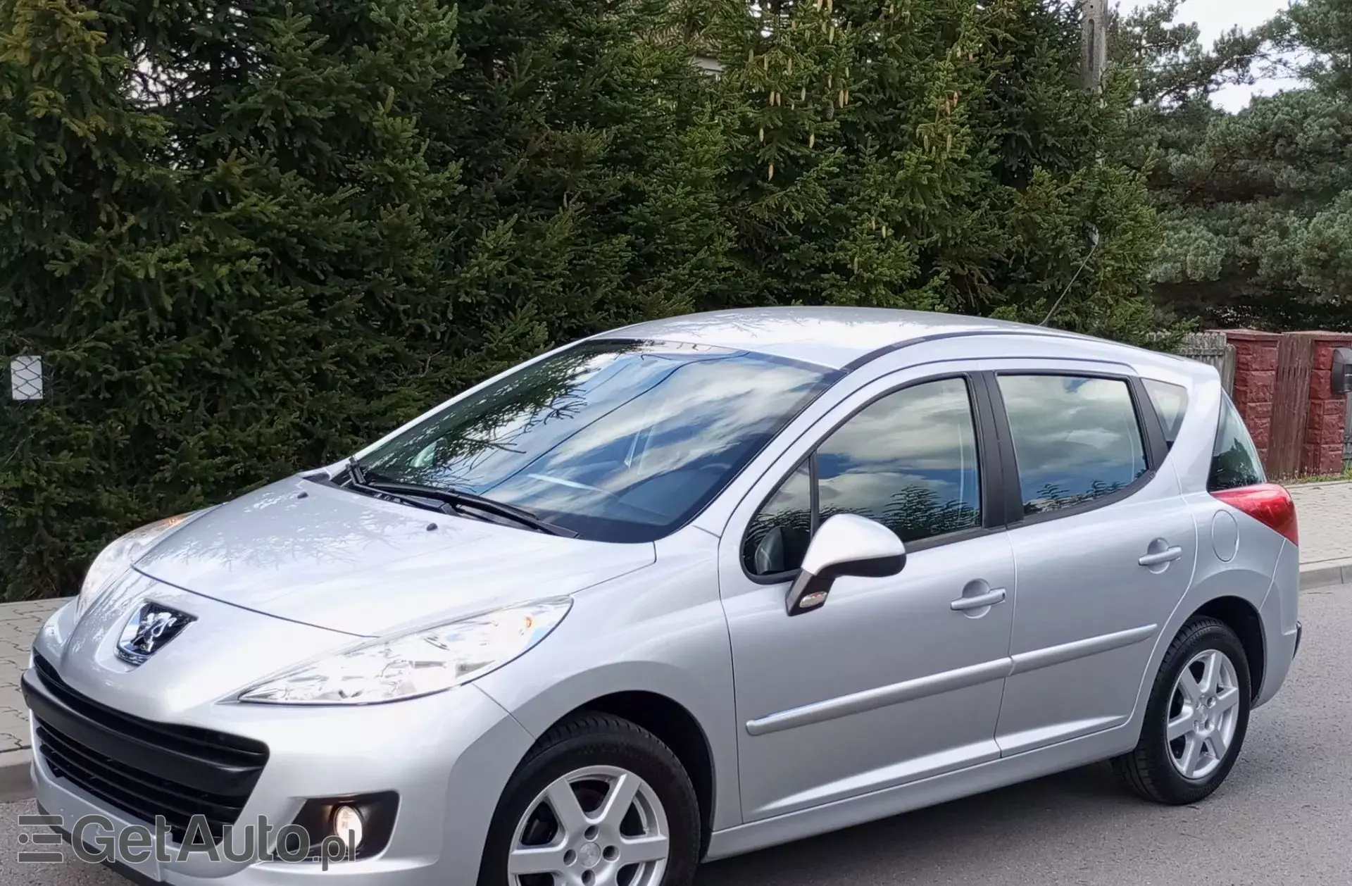 PEUGEOT 207 1.4 i (75 KM)