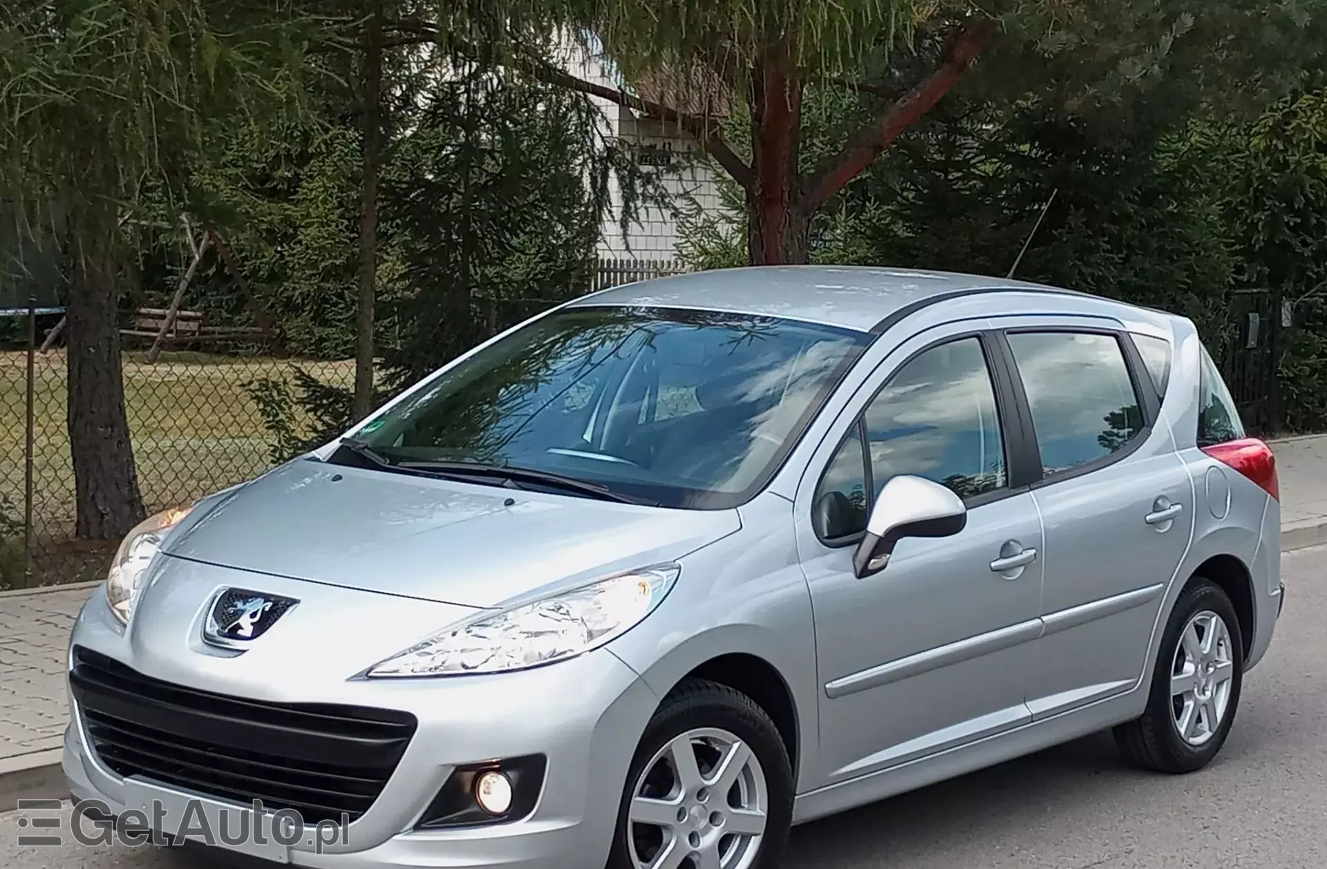 PEUGEOT 207 1.4 i (75 KM)
