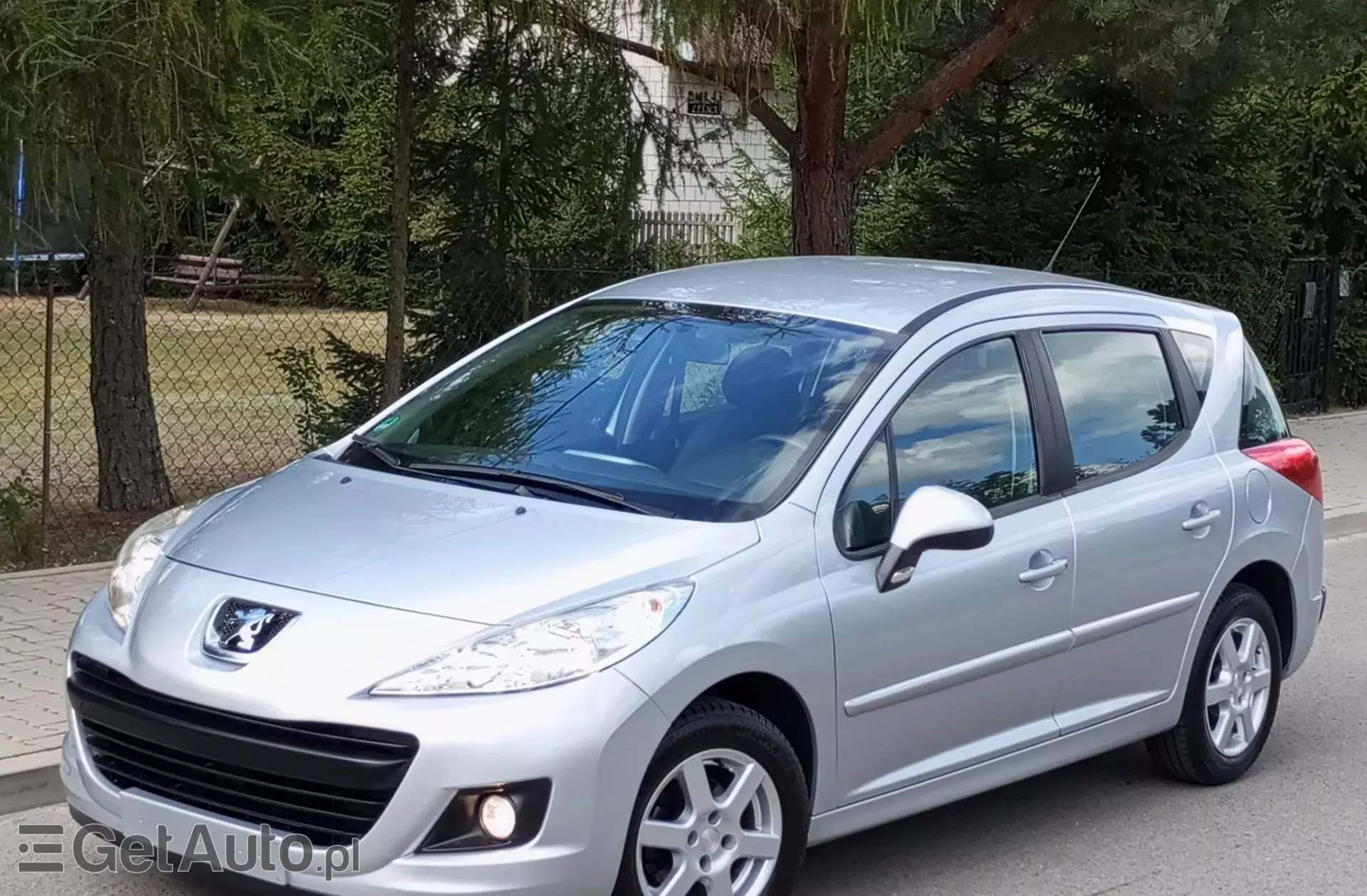 PEUGEOT 207 1.4 i (75 KM)