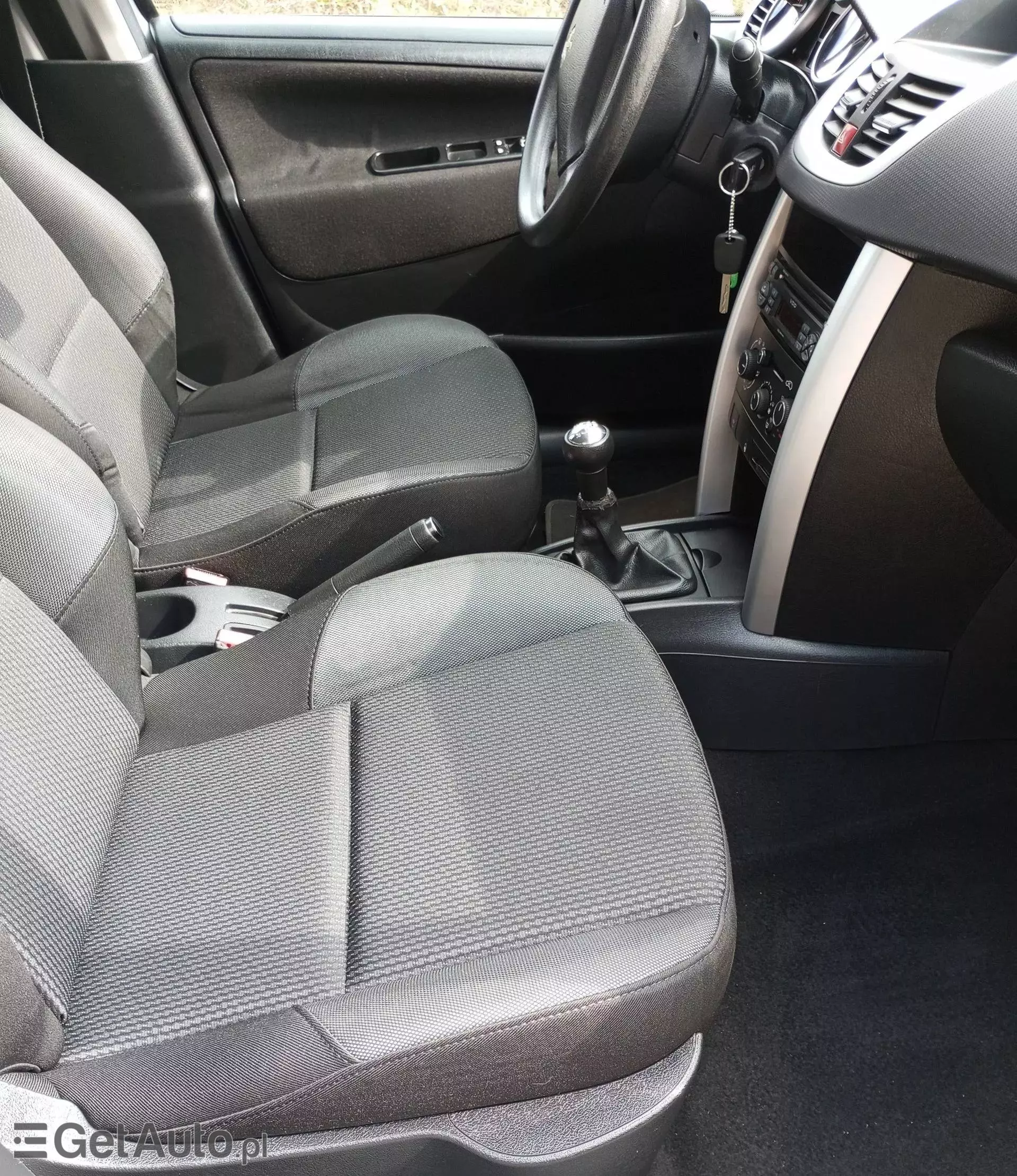 PEUGEOT 207 1.4 i (75 KM)