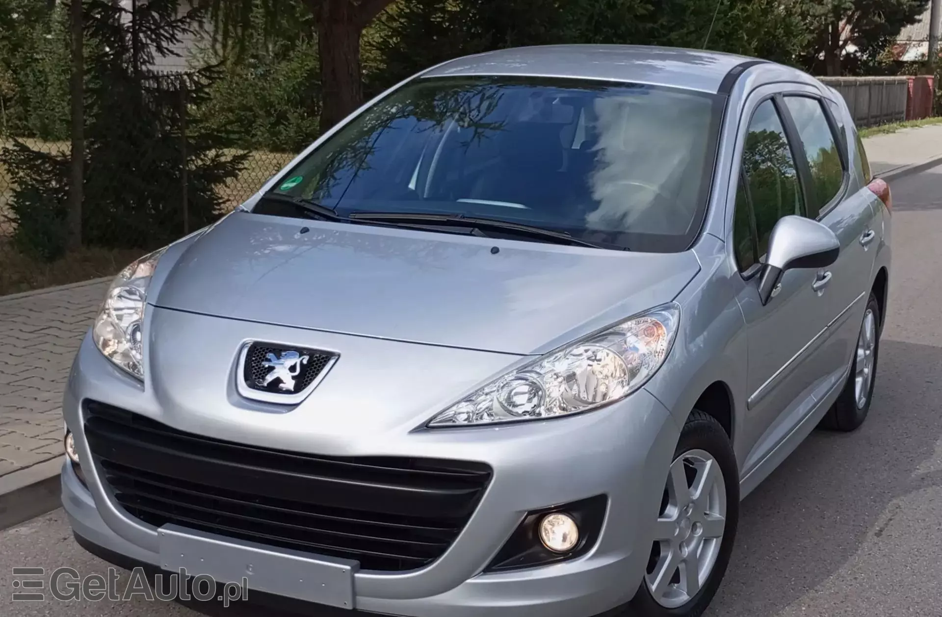 PEUGEOT 207 1.4 i (75 KM)