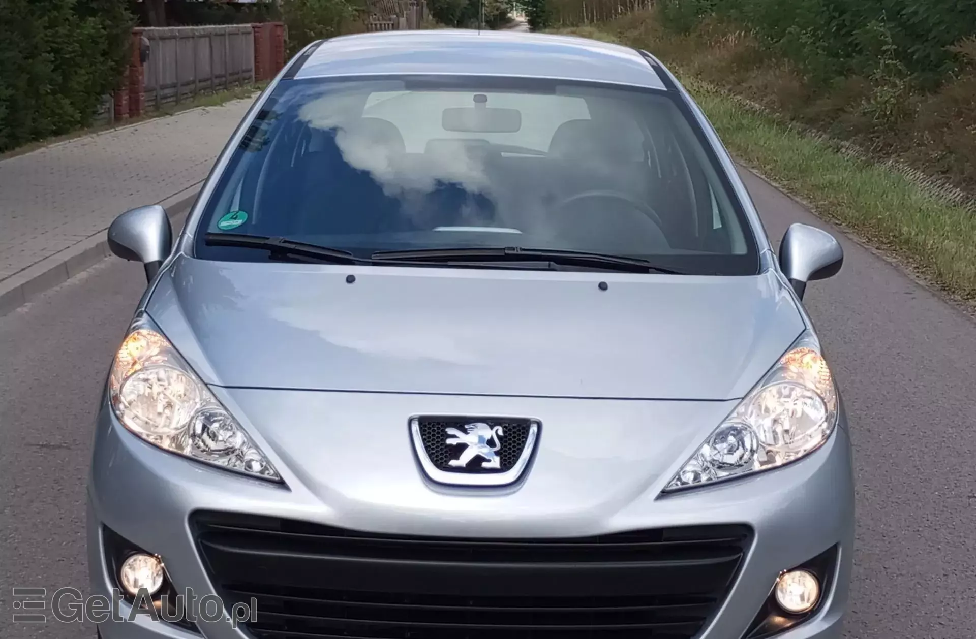 PEUGEOT 207 1.4 i (75 KM)