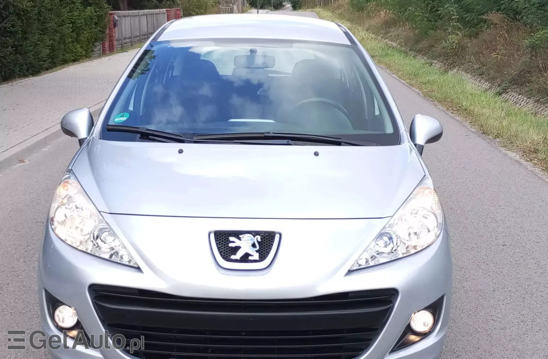 PEUGEOT 207 1.4 i (75 KM)