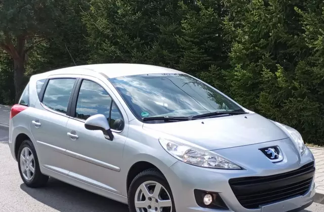 PEUGEOT 207 1.4 i (75 KM)