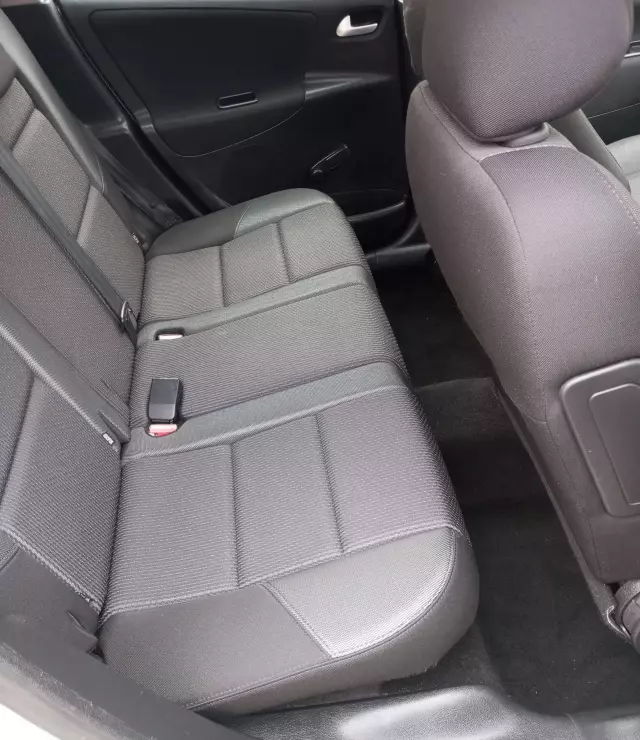 PEUGEOT 207 1.4 i (75 KM)