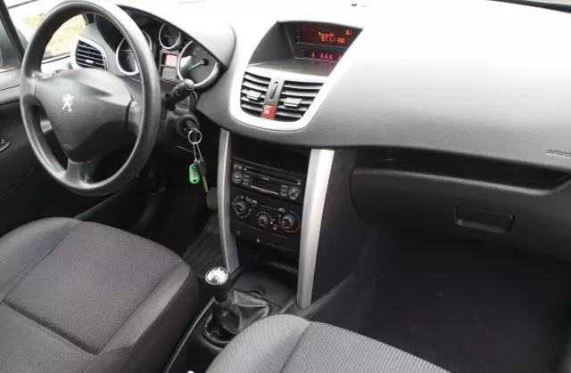 PEUGEOT 207 1.4 i (75 KM)