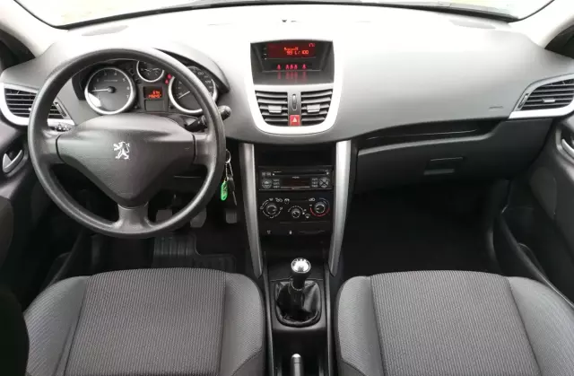 PEUGEOT 207 1.4 i (75 KM)