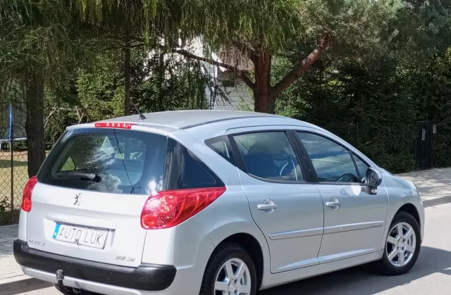 PEUGEOT 207 1.4 i (75 KM)