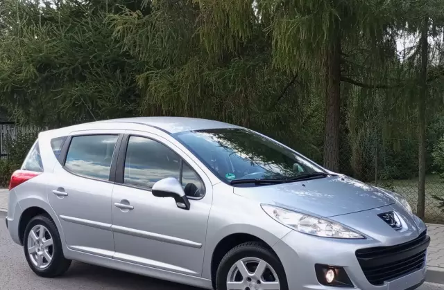 PEUGEOT 207 1.4 i (75 KM)