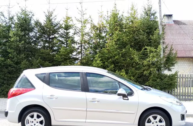 PEUGEOT 207 1.4 i (75 KM)