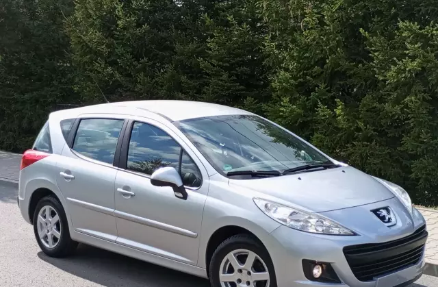 PEUGEOT 207 1.4 i (75 KM)