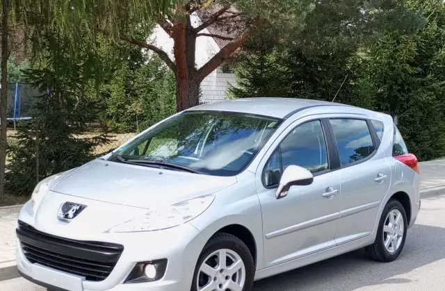 PEUGEOT 207 1.4 i (75 KM)