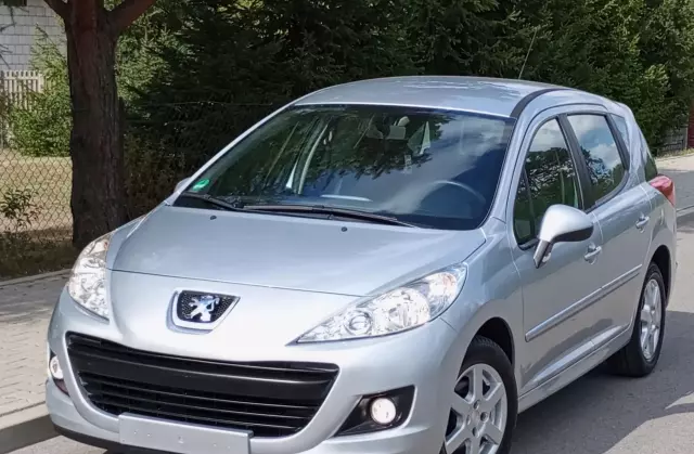 PEUGEOT 207 1.4 i (75 KM)