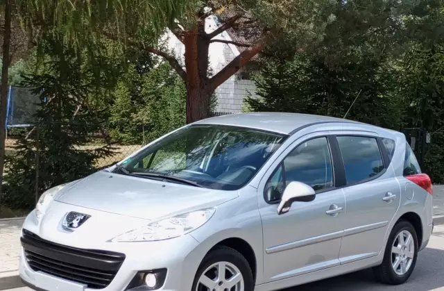 PEUGEOT 207 1.4 i (75 KM)