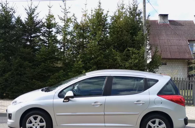 PEUGEOT 207 1.4 i (75 KM)