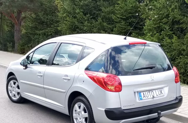 PEUGEOT 207 1.4 i (75 KM)