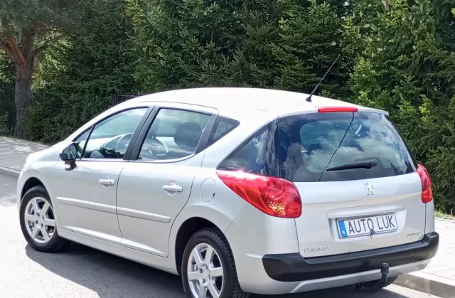 PEUGEOT 207 1.4 i (75 KM)