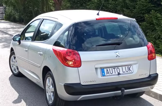 PEUGEOT 207 1.4 i (75 KM)