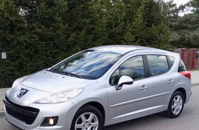 PEUGEOT 207 1.4 i (75 KM)