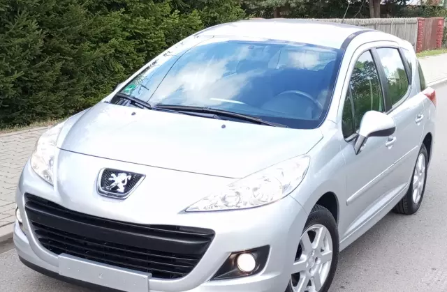 PEUGEOT 207 1.4 i (75 KM)