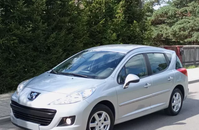 PEUGEOT 207 1.4 i (75 KM)