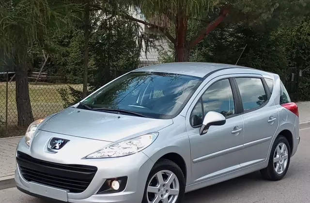 PEUGEOT 207 1.4 i (75 KM)