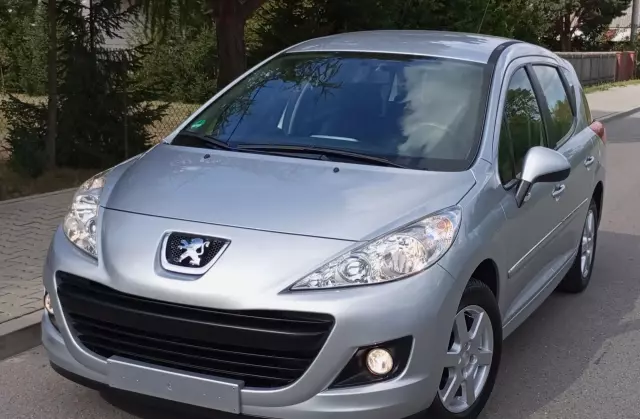 PEUGEOT 207 1.4 i (75 KM)