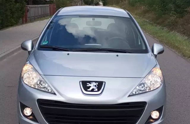 PEUGEOT 207 1.4 i (75 KM)