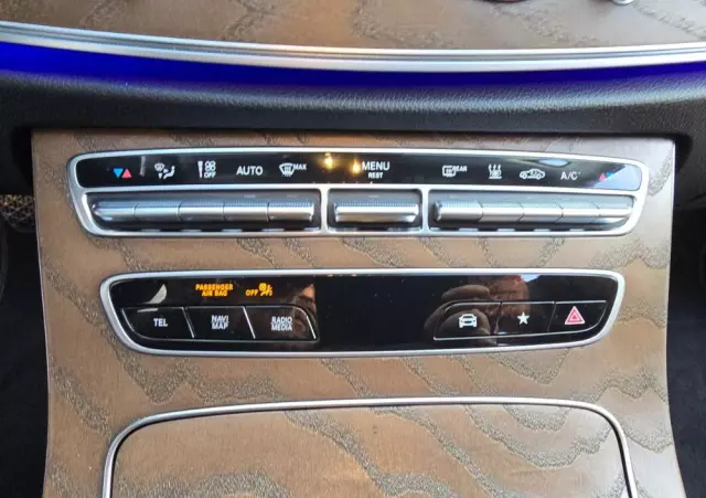 MERCEDES-BENZ Klasa E 300 de PHEV 4-Matic Exclusive 9G-Tronic