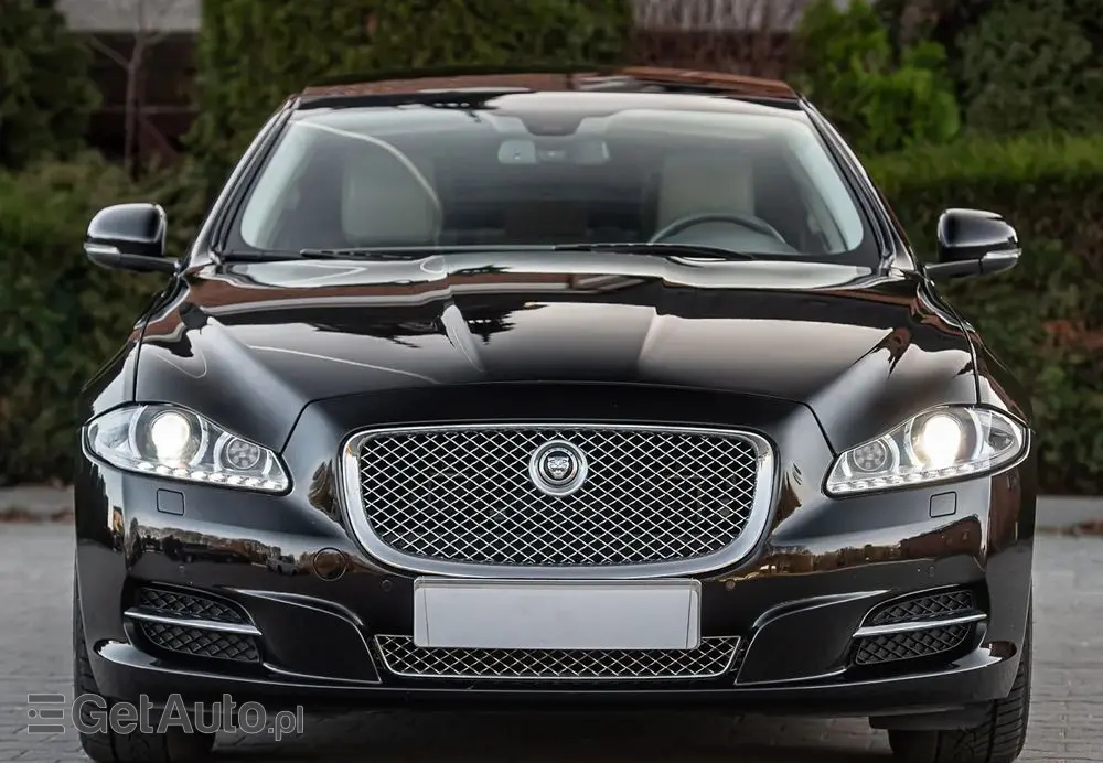JAGUAR XJ 
