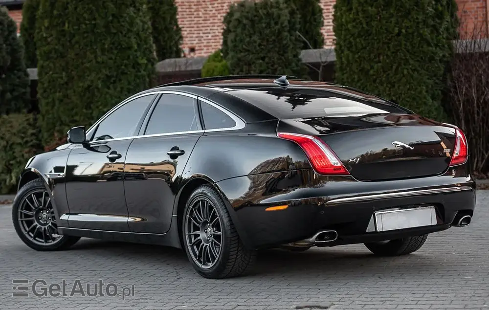 JAGUAR XJ 