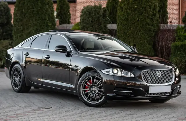JAGUAR XJ 