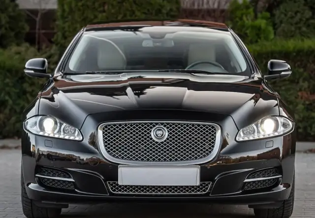 JAGUAR XJ 