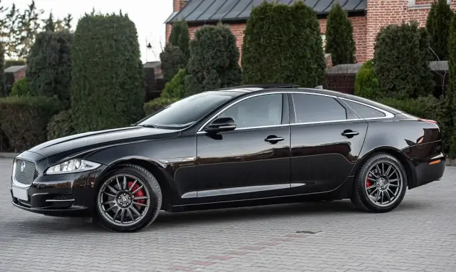 JAGUAR XJ 