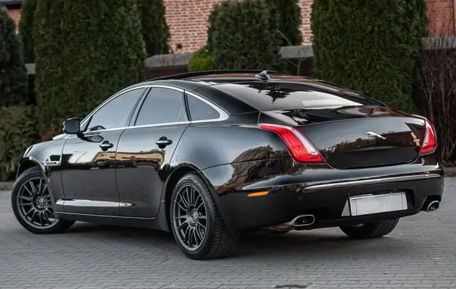 JAGUAR XJ 