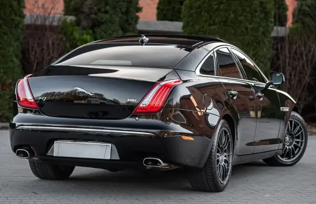 JAGUAR XJ 