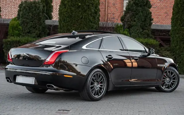 JAGUAR XJ 